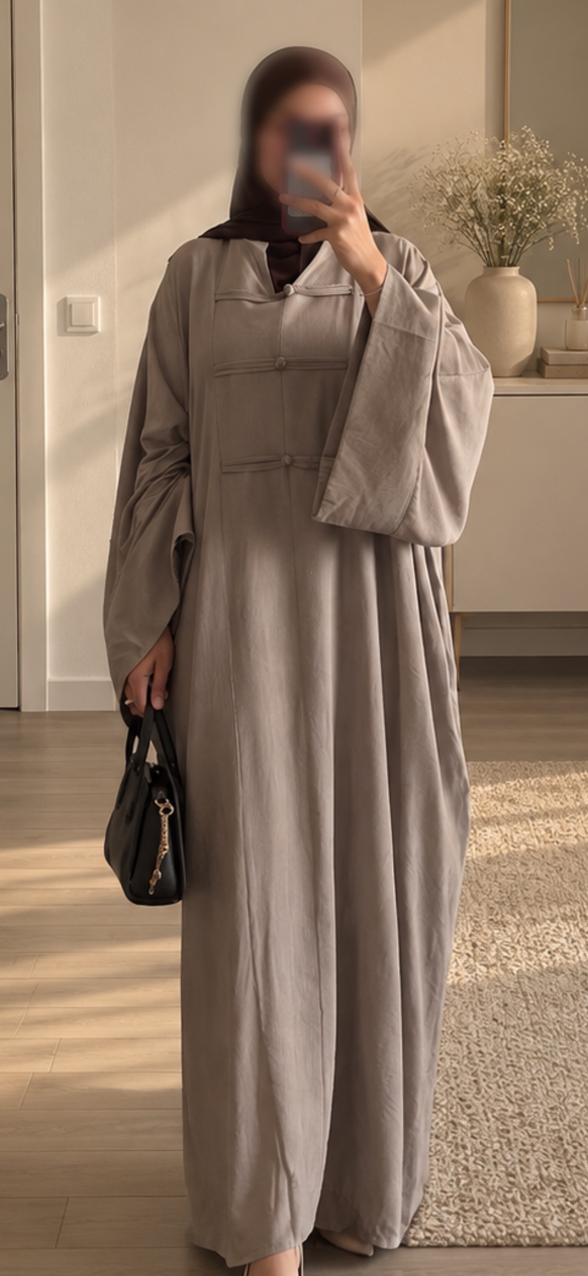 Abaya Zayna couleur taupe clair de la marque Imraa