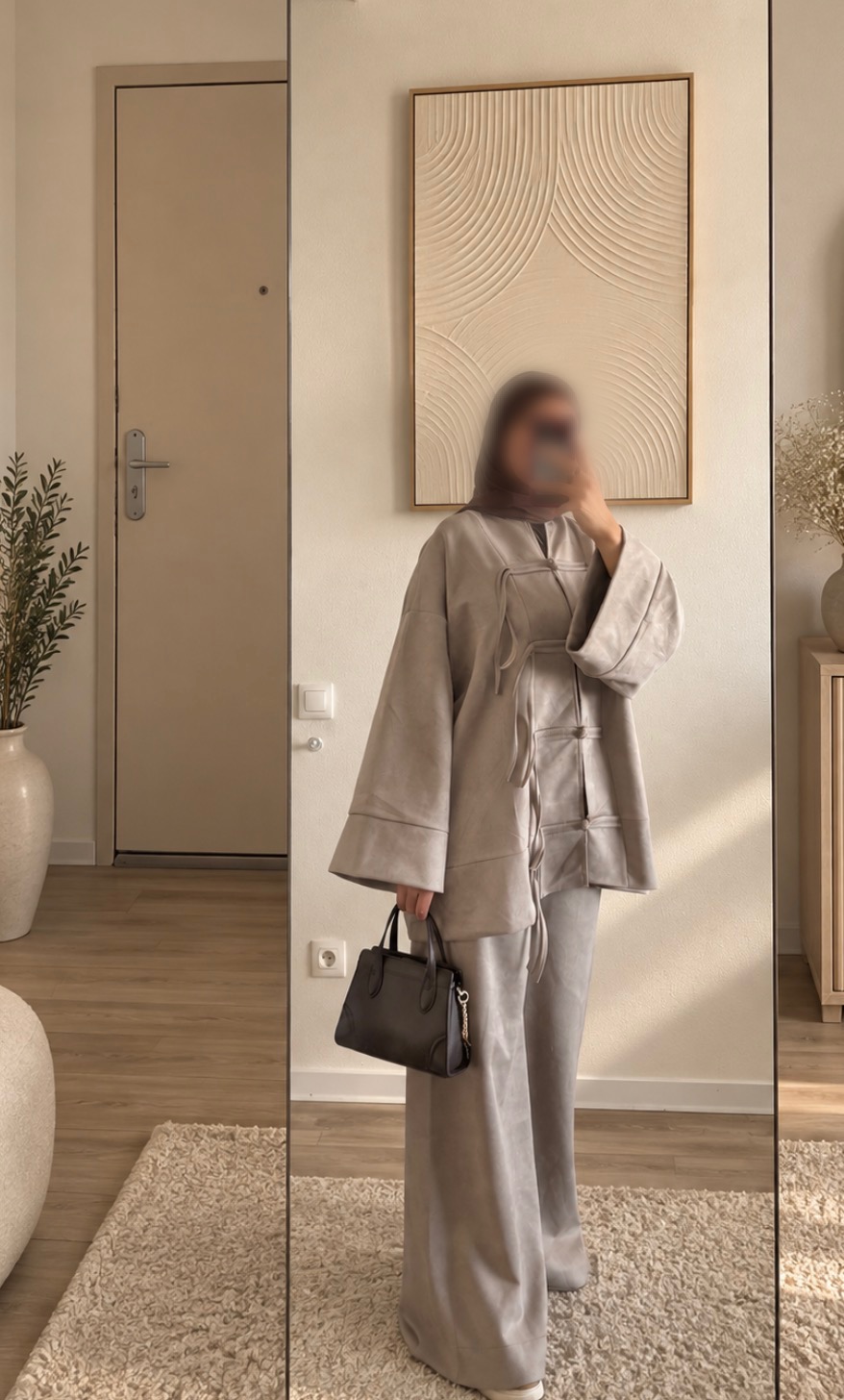 Ensemble Sélène couleur taupe clair de la marque Imraa